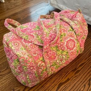 Vera Bradley large duffle- great used condition!